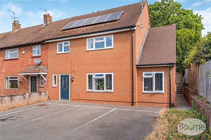 2 Bedroom Flat For Sale In Cobbett Road, Guildford, Surrey, GU2