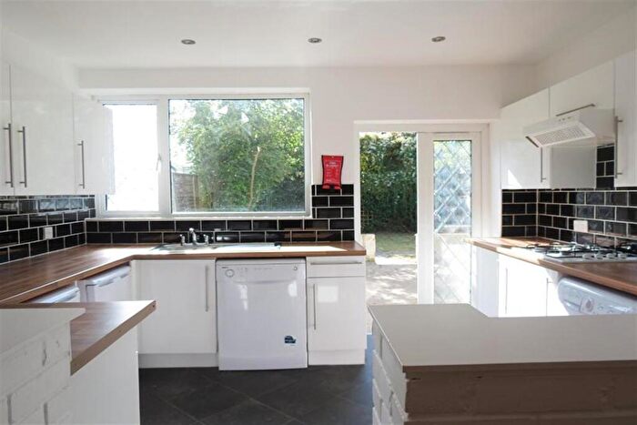 6 Bedroom House To Rent In Bedroom Detached House In Bournemouth, BH9