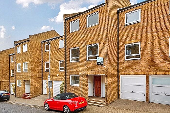 4 Bedroom Terraced House For Sale In Rochelle Close, London, SW11
