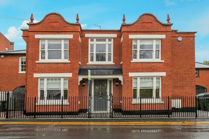 2 Bedroom Flat To Rent In Church Hill, Epping, CM16