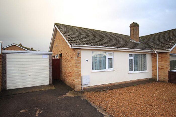 2 Bedroom Semi Detached Bungalow For Sale In Somerset Gardens, Bridgwater, TA6