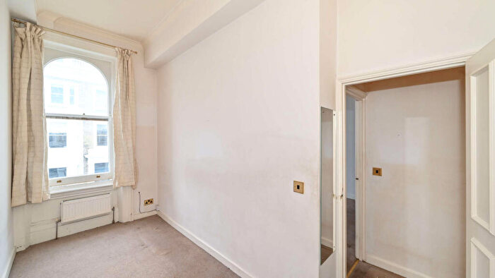 2 Bedroom Apartment For Sale In Westgate Terrace, London, SW10
