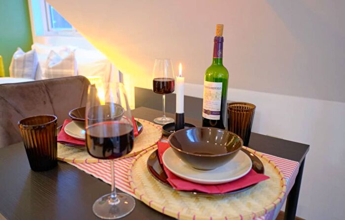 1 Bedroom Studio To Rent In Woodstock Rd, London, NW11