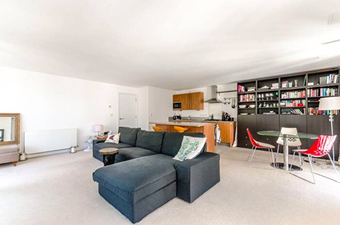 2 Bedroom Flat To Rent In Carronade Court, Holloway, London, N7