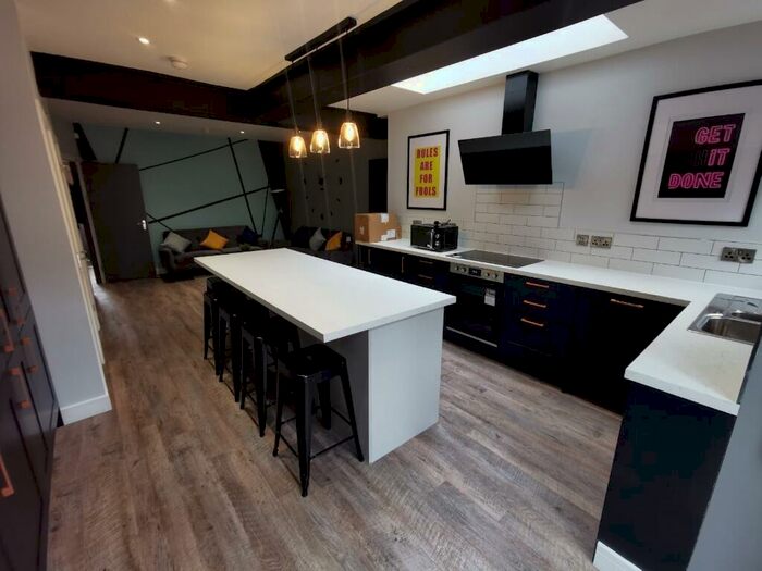 6 Bedroom Terraced House To Rent In Bankfield Avenue, Victoria Park, Manchester, M13