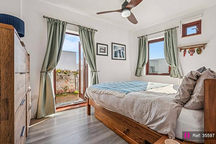 2 Bedroom Maisonette For Sale In Eden Way, London, E3
