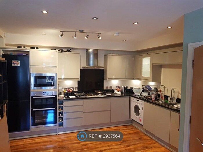 3 Bedroom Semi-Detached House To Rent In Cape St, Manchester, M20