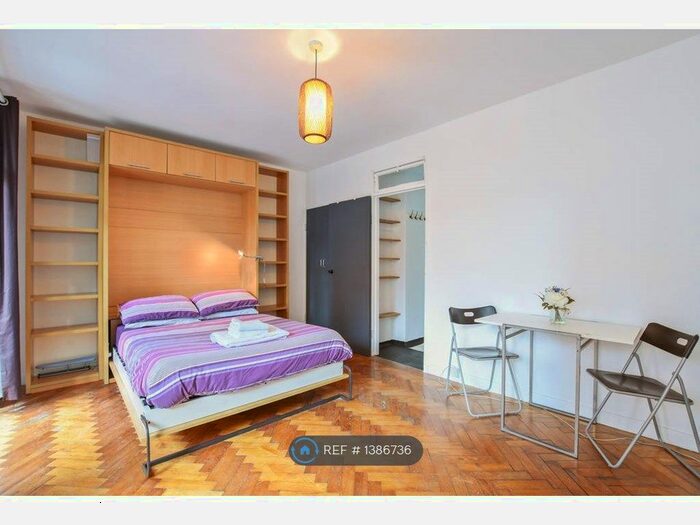 Studio To Rent In New North Street, London, WC1N