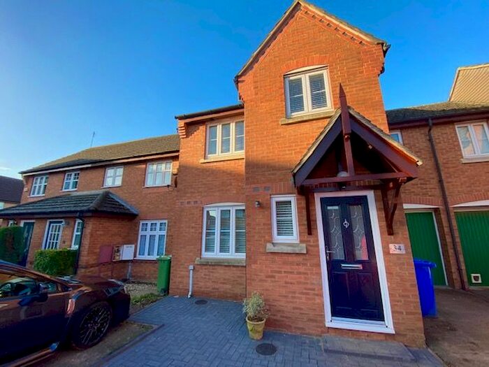 3 Bedroom Semi-Detached House To Rent In Winwood Close, Deanshanger, Milton Keynes, MK19