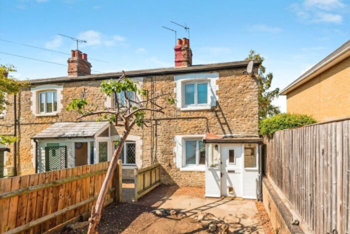1 Bedroom Terraced House To Rent In High Street, Kidlington, Oxfordshire, OX5