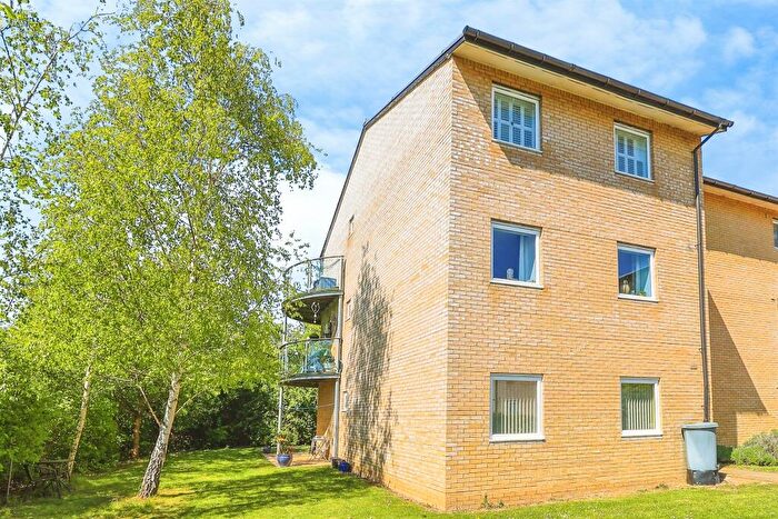 2 Bedroom Flat For Sale In Pye Bridge End, Broughton, Milton Keynes, MK10