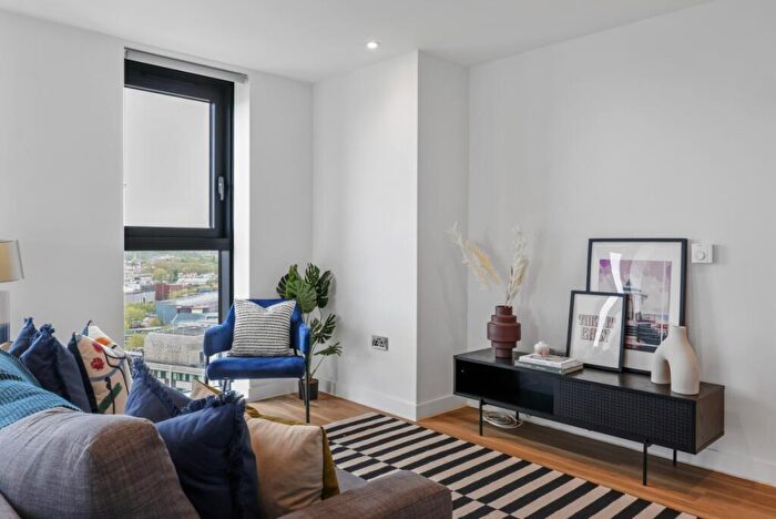 2 Bedroom Flat To Rent In Castle Park View, Castle Street, Bristol, BS2