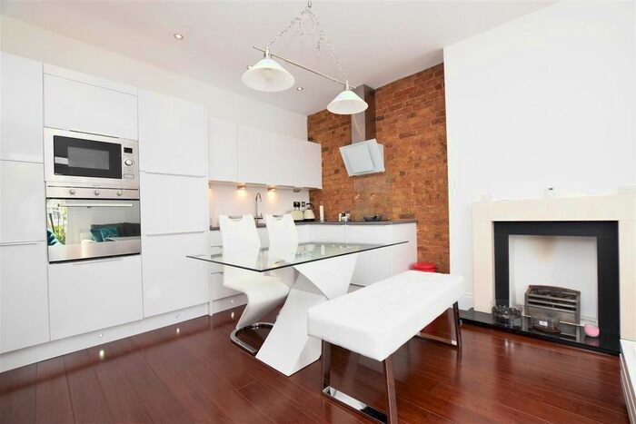 2 Bedroom Flat To Rent In Oxford Road, Teddington, TW11