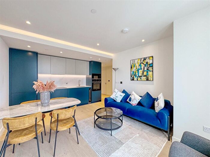 2 Bedroom Apartment To Rent In Harcourt Tower, Marsh Wall, E14