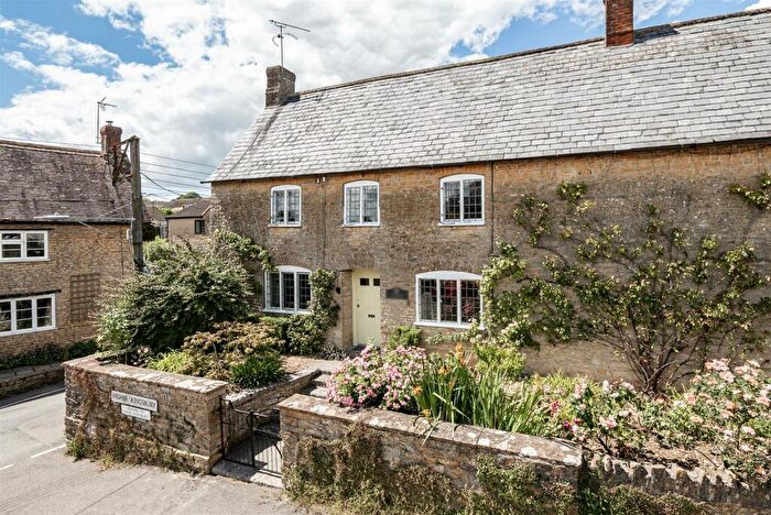 4 Bedroom Semi-Detached House For Sale In Higher Kingsbury, Milborne Port, DT9