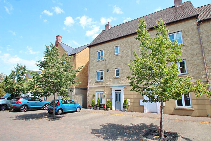 5 Bedroom Town House For Sale In New Bridge Street, Witney, OX28