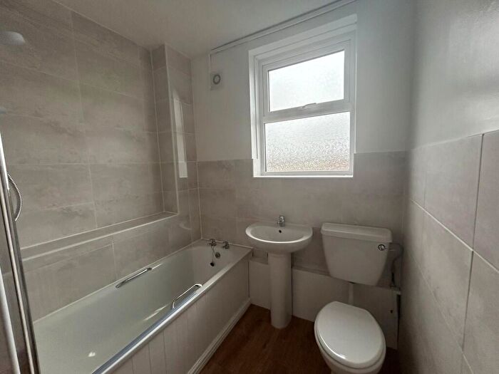 2 Bedroom Apartment To Rent In North Parade, Yate, BS37