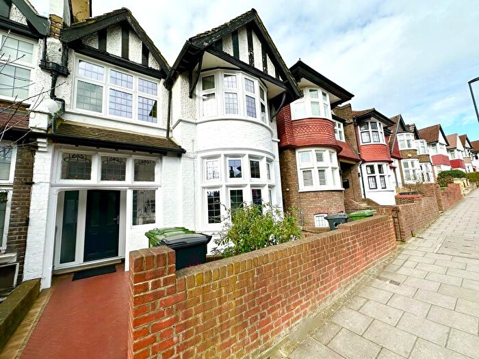 6 Bedroom Semi-Detached House To Rent In Belmont Hill, Lewisham, London, SE13