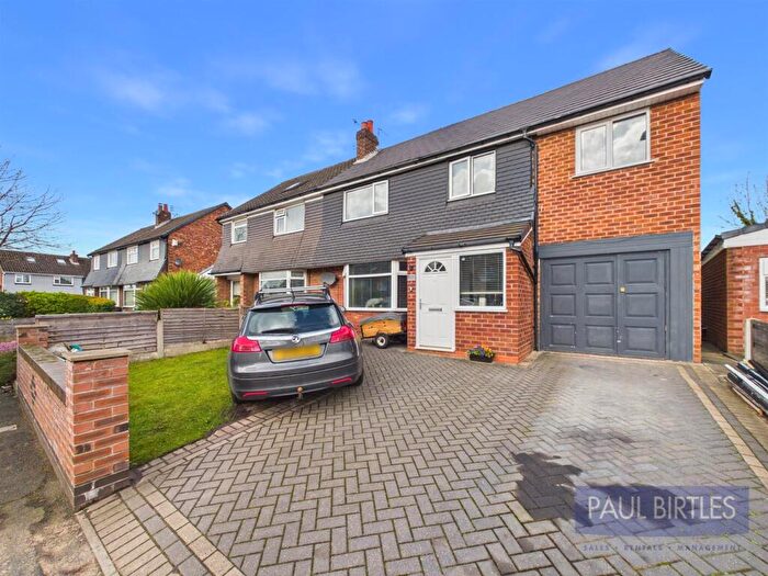 5 Bedroom Semi-Detached House For Sale In Woodhouse Road, Davyhulme, Trafford, M41