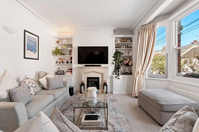 2 Bedroom Maisonette For Sale In Bronsart Road, Munster Village, SW6