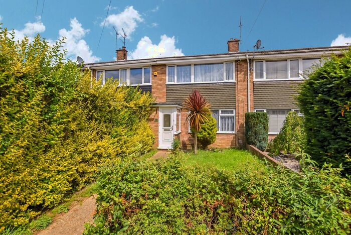 3 Bedroom Terraced House To Rent In Woodmanhurst Road, Corringham, SS17