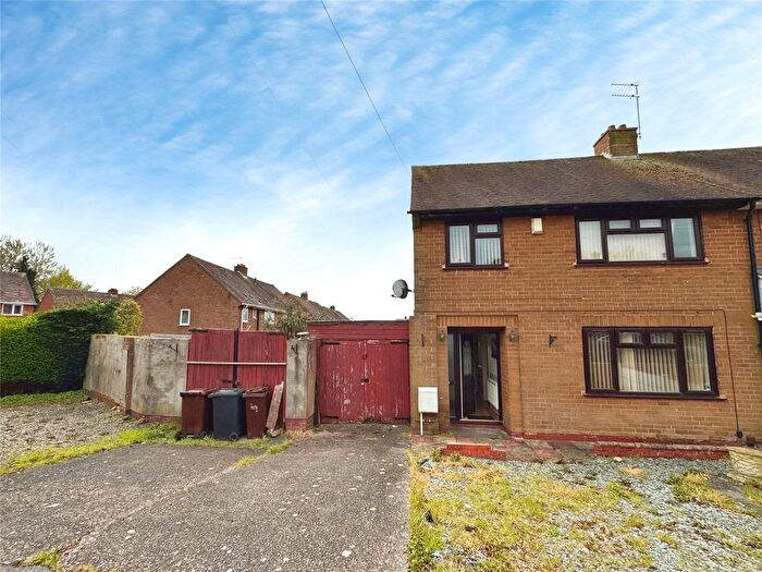 3 Bedroom Semi Detached House For Sale In Simmons Road, Wolverhampton, West Midlands, WV11