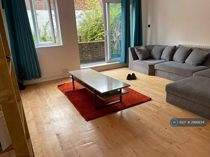 3 Bedroom Maisonette To Rent In Jamestown Road, London, NW1
