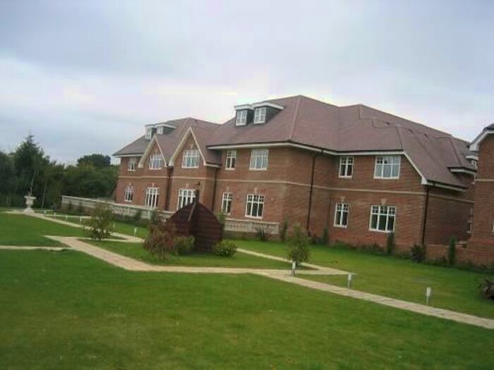 2 Bedroom Flat To Rent In Shoppenhangers Road, Maidenhead, Maidenhead, Berkshire, SL6