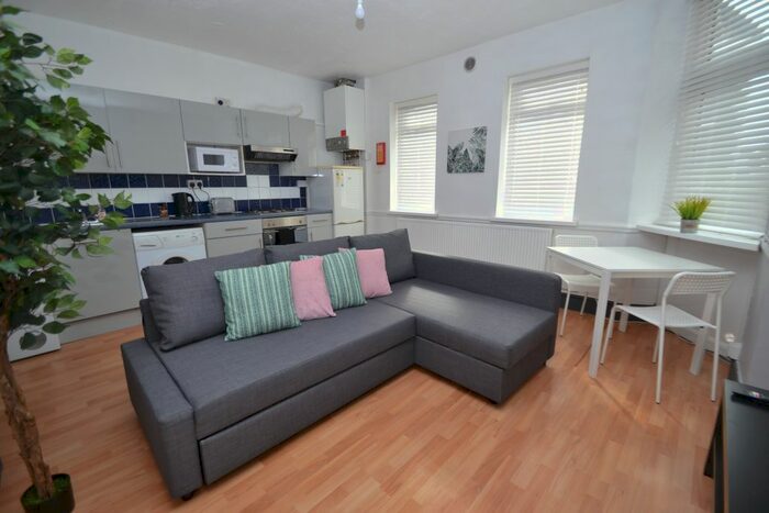 1 Bedroom Flat To Rent In Tewkesbury Street, Cathays, Cardiff, CF24