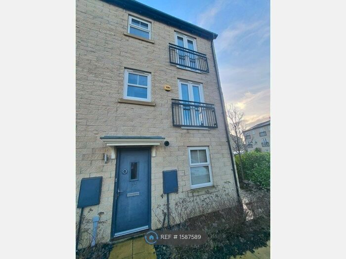 2 Bedroom Semi-Detached House To Rent In Holts Crest Way, Leeds, LS12