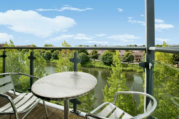 2 Bedroom Flat To Rent In Overstone Court, Cardiff, CF10