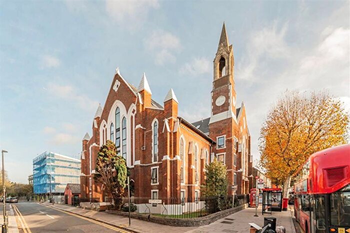 2 Bedroom Flat For Sale In Bethnal Green Road, Bethnal Green, E2