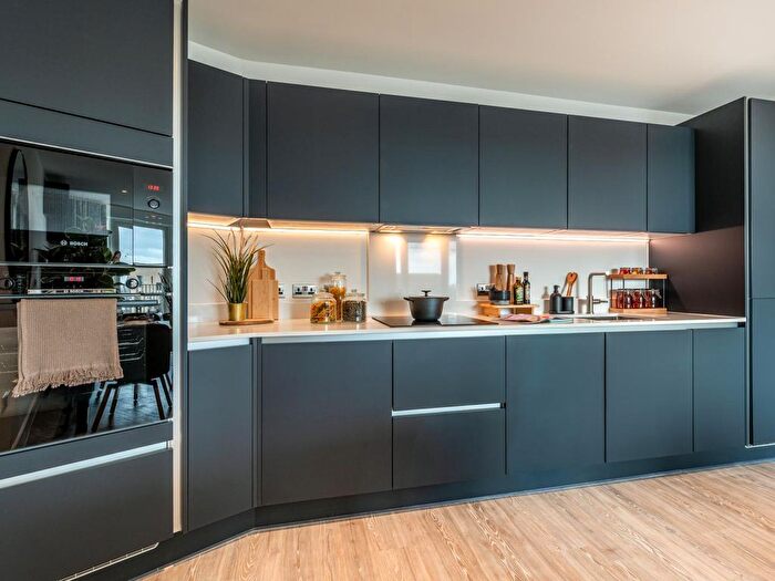 2 Bedroom Flat For Sale In Lampton Road, Hounslow, TW3