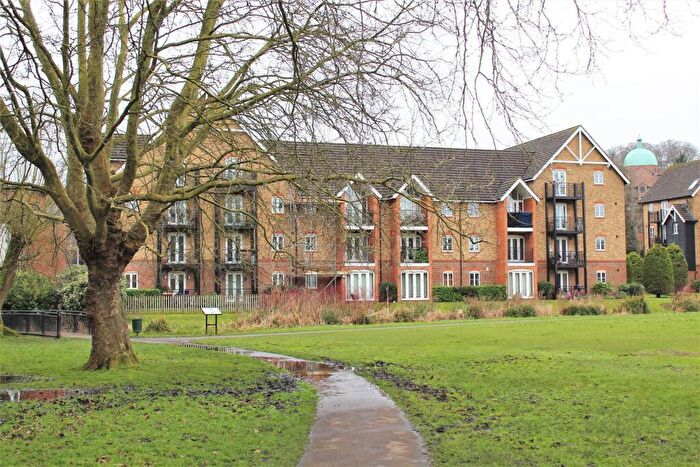 2 Bedroom Apartment To Rent In Wye Gardens, High Wycombe, HP12