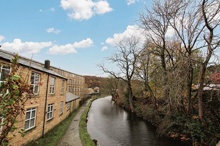 2 Bedroom Flat For Sale In Hollins Road, Walsden, Todmorden, OL14