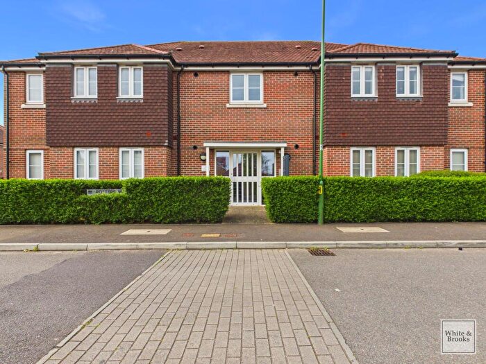 2 Bedroom Flat For Sale In Potters Way, North Bersted, PO21