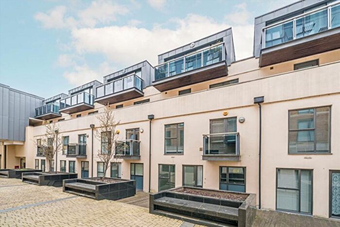 3 Bedroom Flat For Sale In Old Post Office Walk, Surbiton, KT6