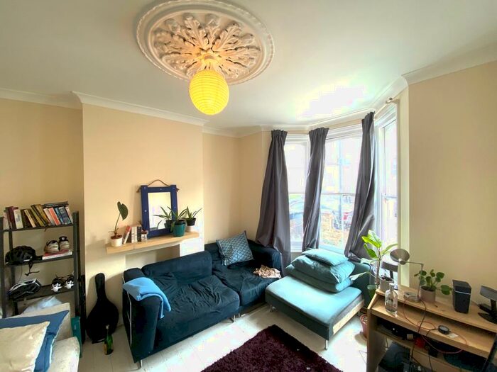 3 Bedroom Flat To Rent In Wightman Road, London, N8