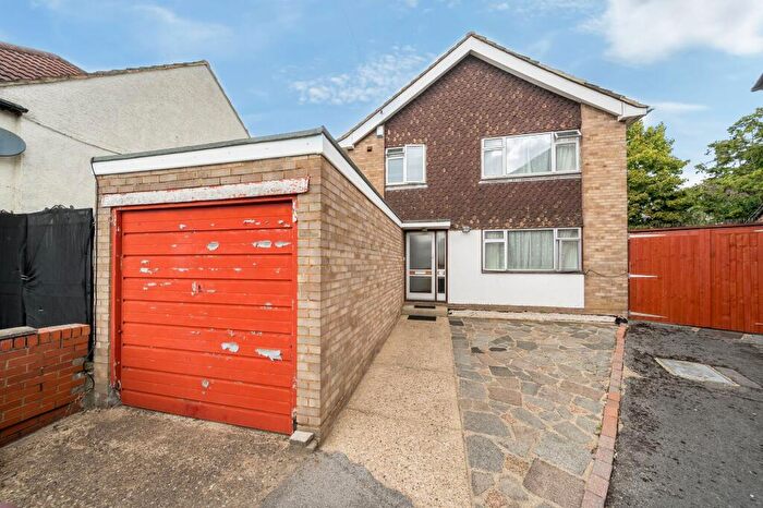 3 Bedroom House For Sale In Stoneyfields Gardens, Edgware, HA8