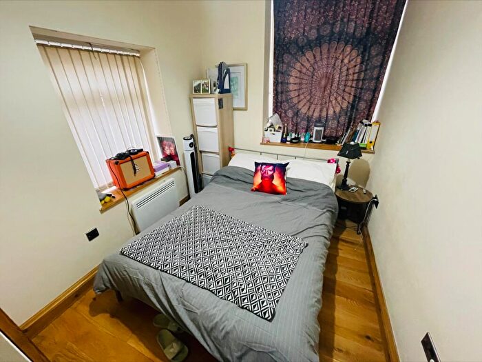 2 Bedroom Flat To Rent In City Road, Cardiff, CF24