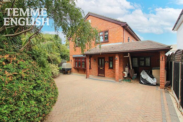 4 Bedroom Detached House For Sale In Canewdon Gardens, Wickford, SS11
