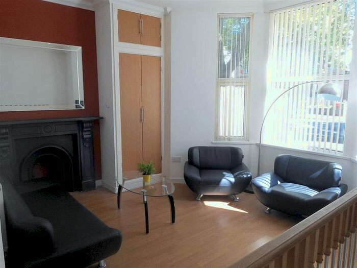 2 Bedroom Flat To Rent In Richmond Road, Cathays, Cardiff, CF24