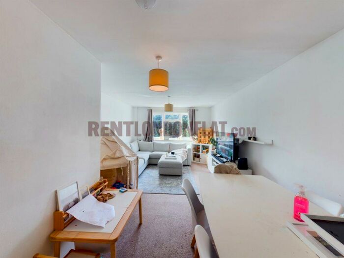2 Bedroom Flat To Rent In Beautiful Bed Flat In Romford, RM1