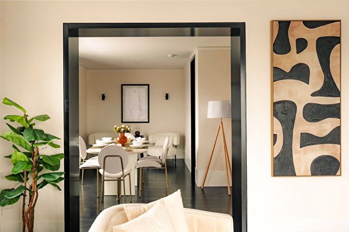 4 Bedroom Flat To Rent In Ennismore Gardens, Knightsbridge, SW7