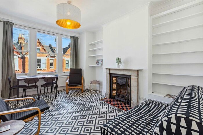 2 Bedroom Flat To Rent In Beechdale Road, London, SW2