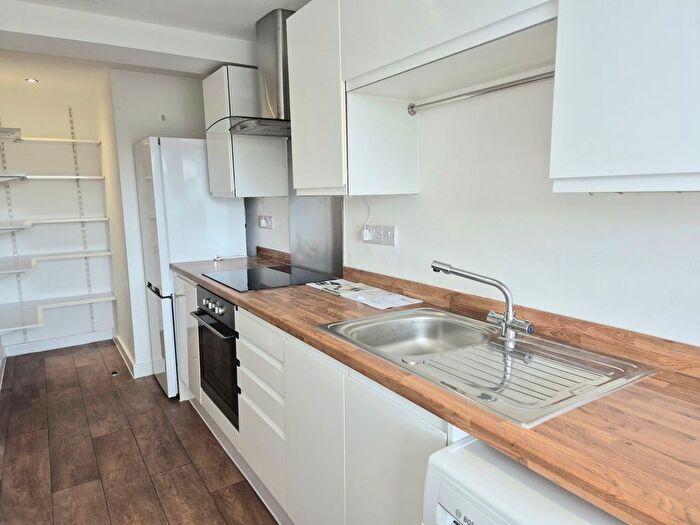2 Bedroom Flat To Rent In Wheatley Court, Halifax, HX2