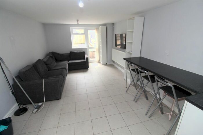 7 Bedroom Property To Rent In Hirwain Street, Cathays, Cardiff, CF24