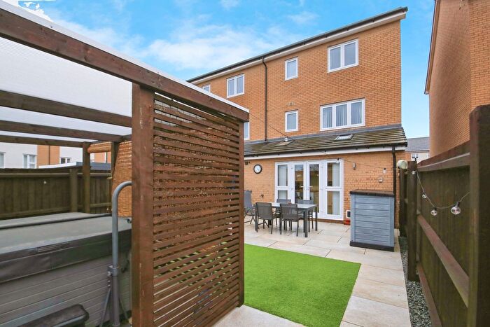 4 Bedroom End Of Terrace House For Sale In Bentley Grove, Peterborough, Cambridgeshire, PE3