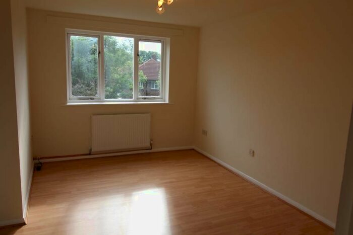 1 Bedroom Flat To Rent In Streamside Close, London, N9