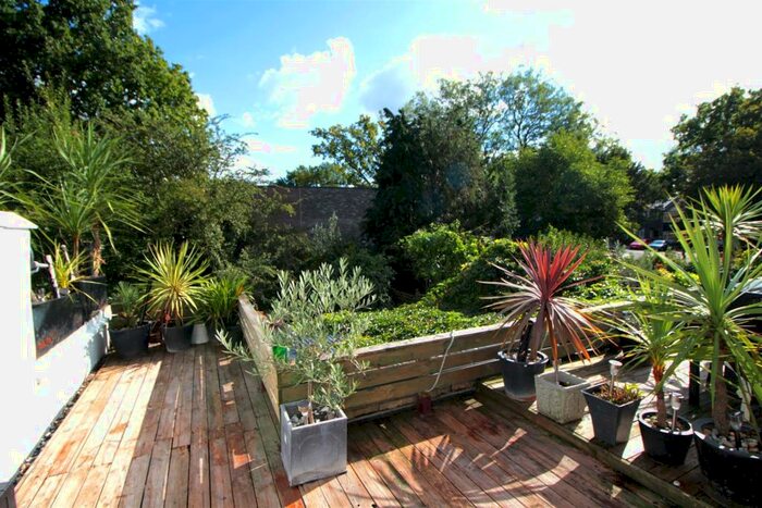 1 Bedroom Flat To Rent In Kings Avenue, Clapham, SW12